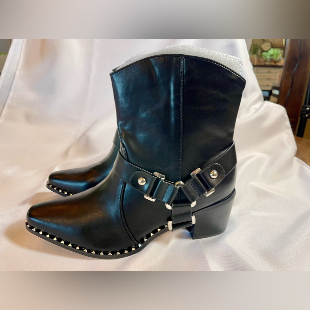 NWT in box Cape Robbin black moto boots.
